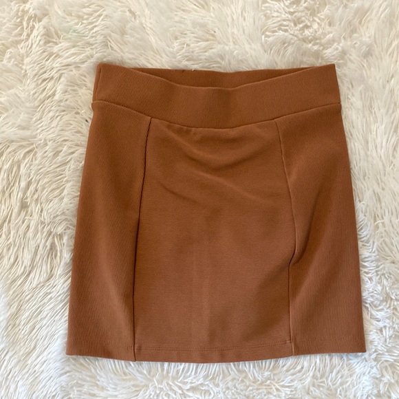 H&M (divided) brown skirt 🤎 - Picture 1 of 5
